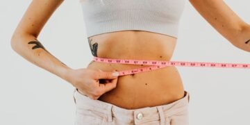 How to Manage Loose Skin After Weight Loss Naturally